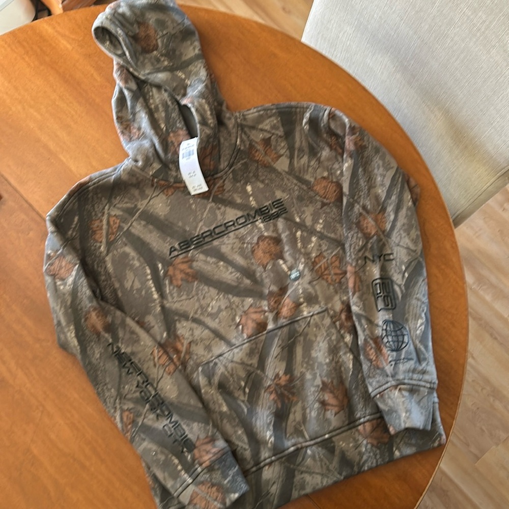 BNWT Abercrombie boys hooded camo sweatshirt